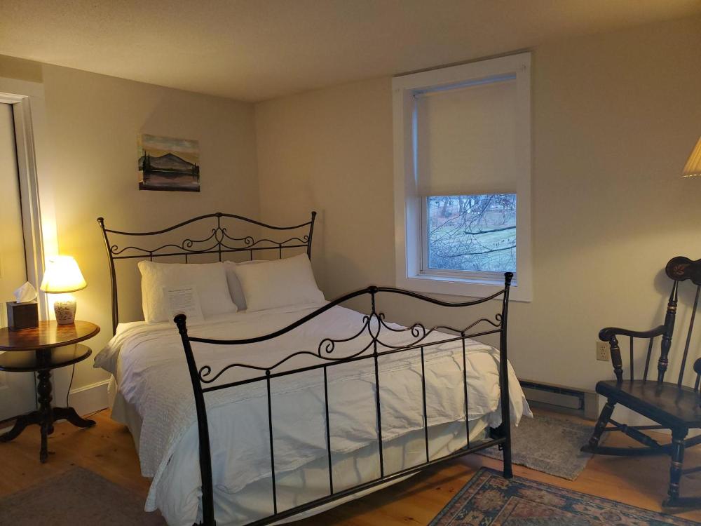 Standard Queen Room interior
